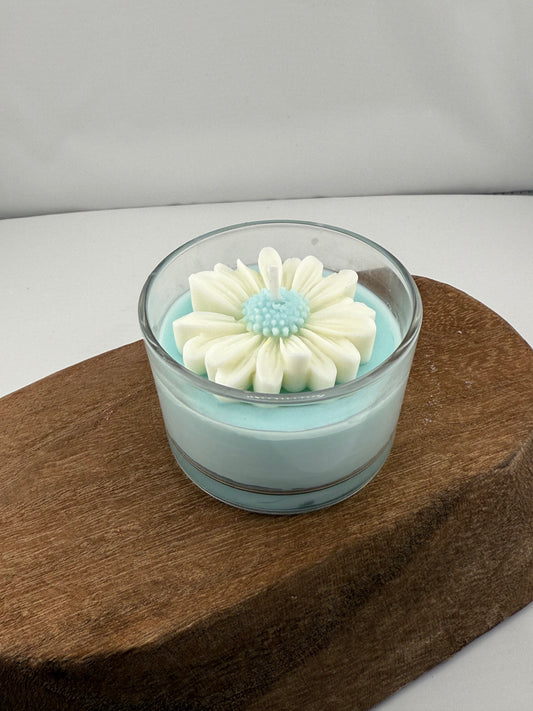 🌼 Calming bloom in baby blue Candle